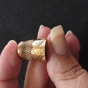 Vintage age 14k gold thimble